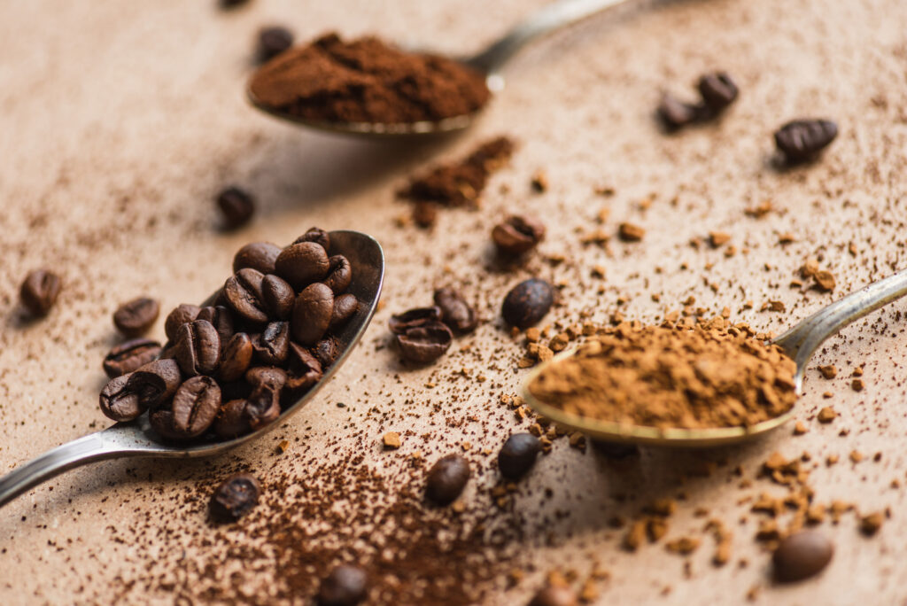 ground-coffee-in-spoons