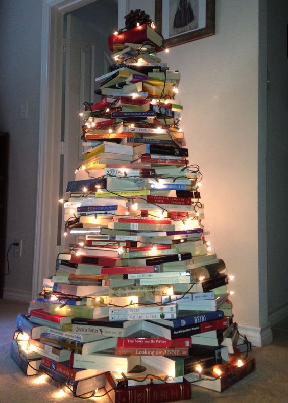 christmas-tree-made-of-books-decor-lights
