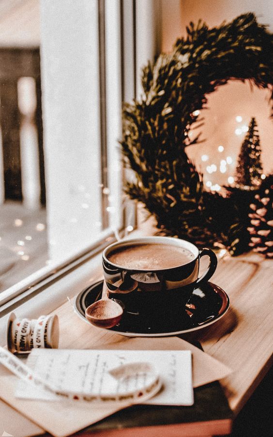 coffee-book-wreath-christmas-decor-ideas