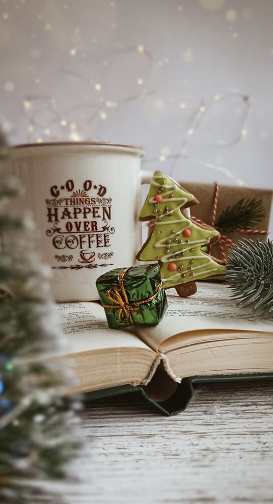 coffee-books-christmas-decor-cookies