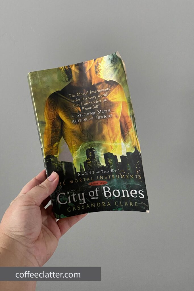 mortal-instruments-book-summary-city-of-bones